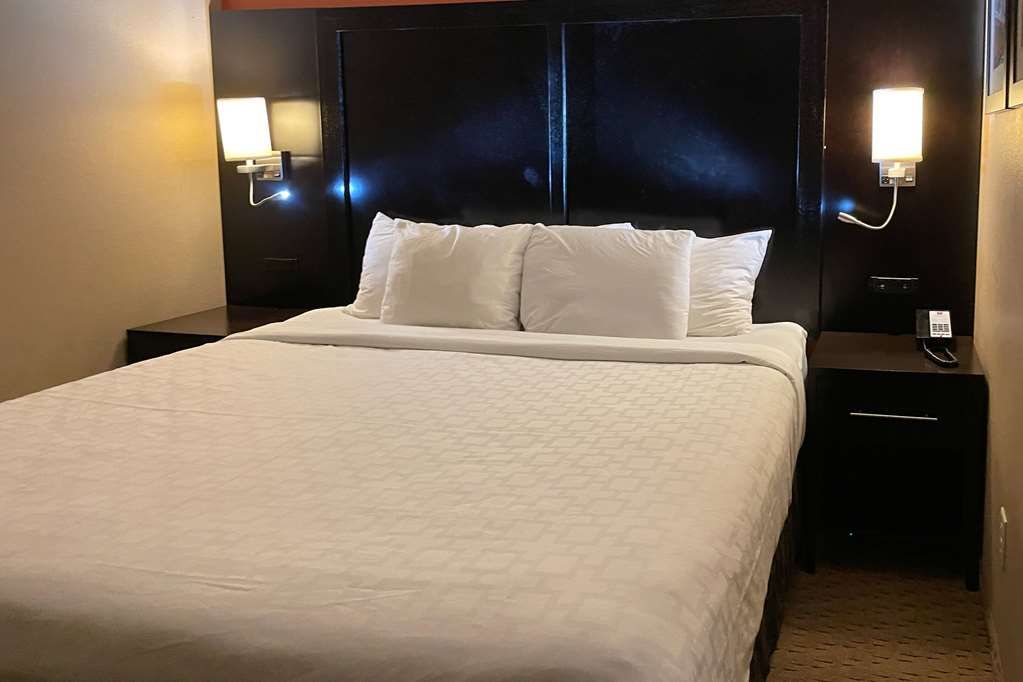 Clarion Inn & Suites Evansville - thumb 12