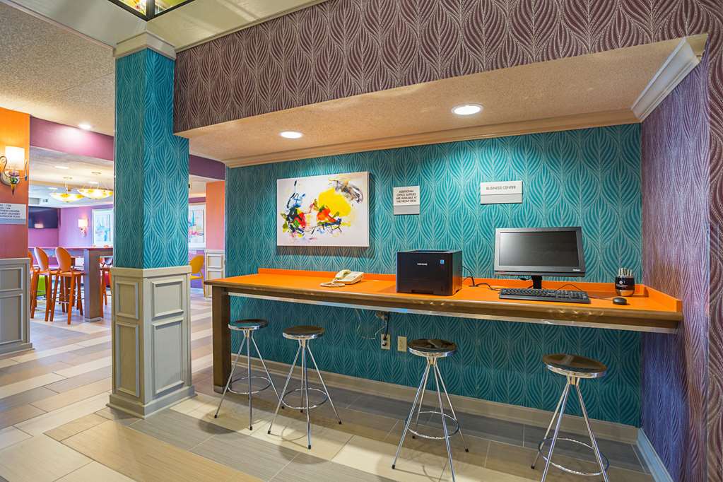 Clarion Inn & Suites Evansville - thumb 16