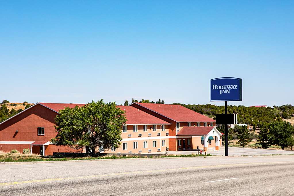 Rodeway Inn & Suites - thumb 1
