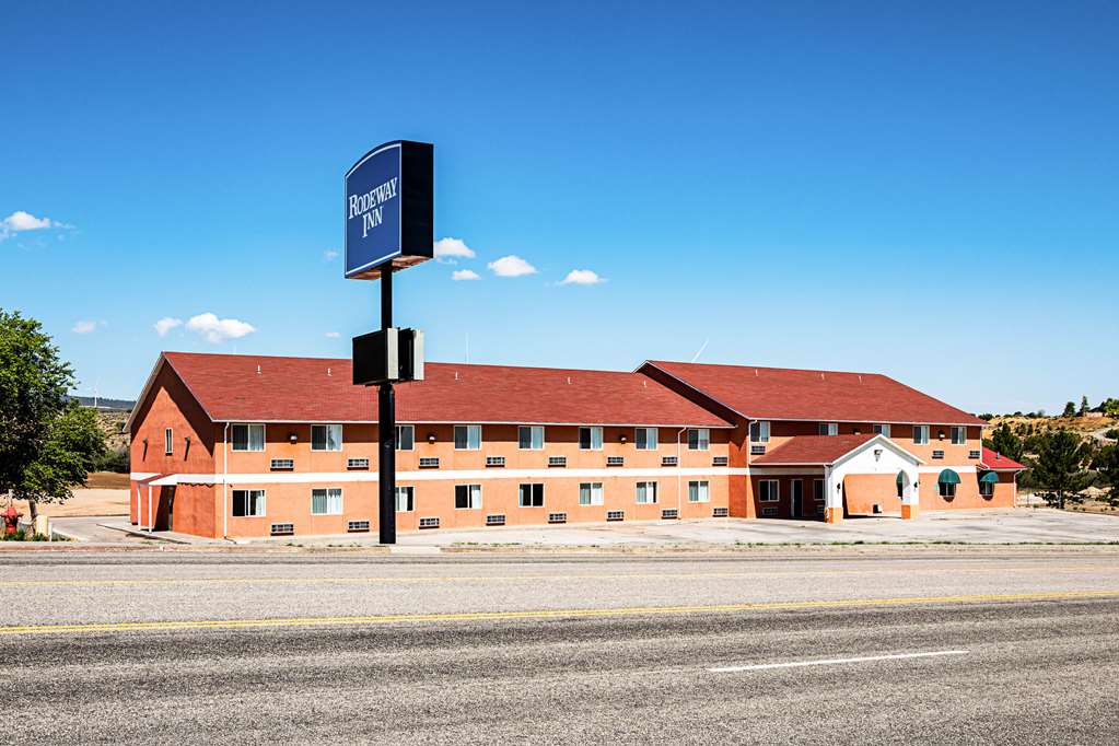 Rodeway Inn & Suites - thumb 2