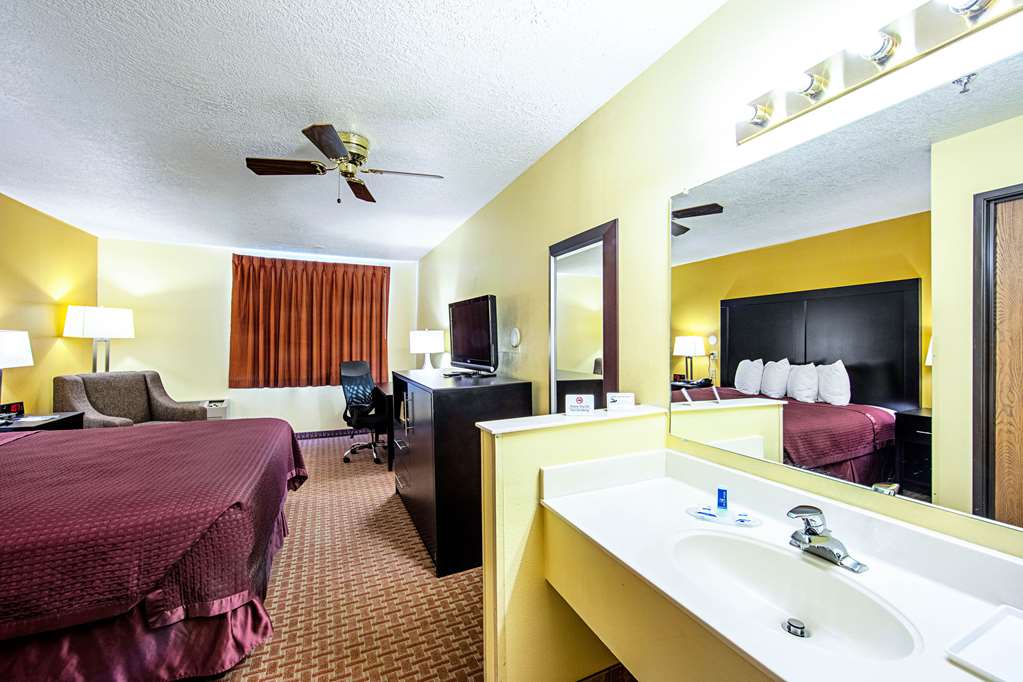 Rodeway Inn & Suites - thumb 10