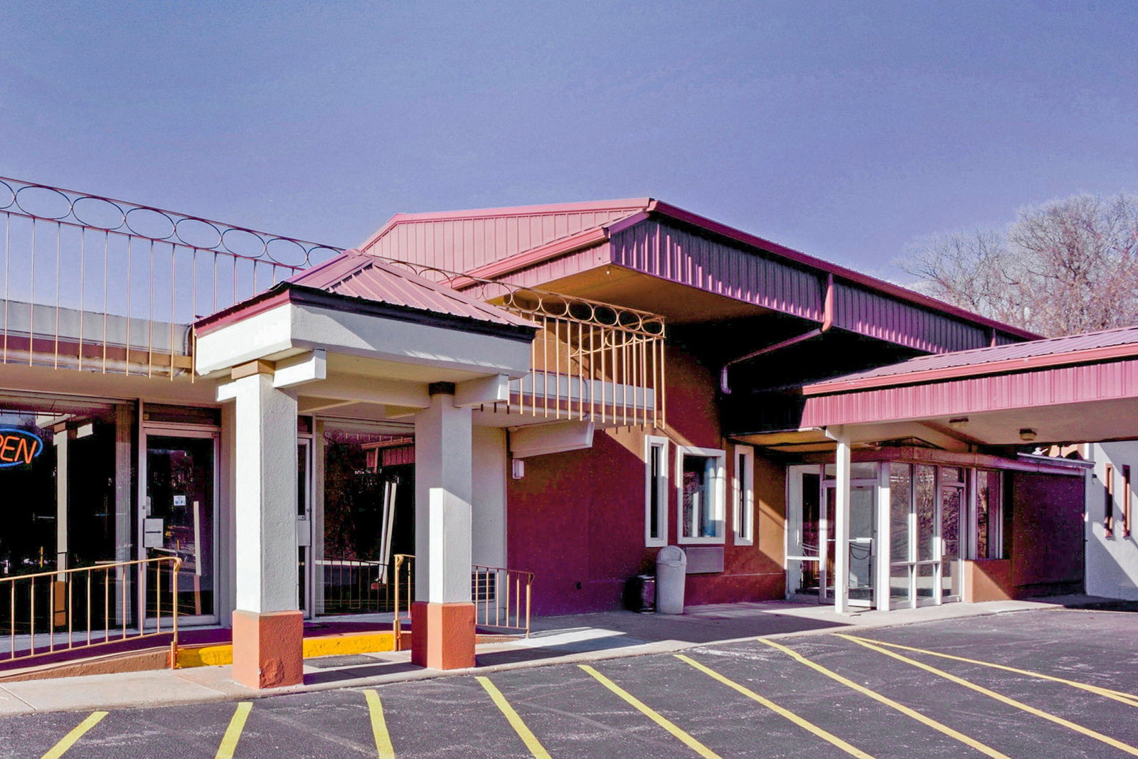 OYO Hotel Moline Downtown IL I-74 North - thumb 2