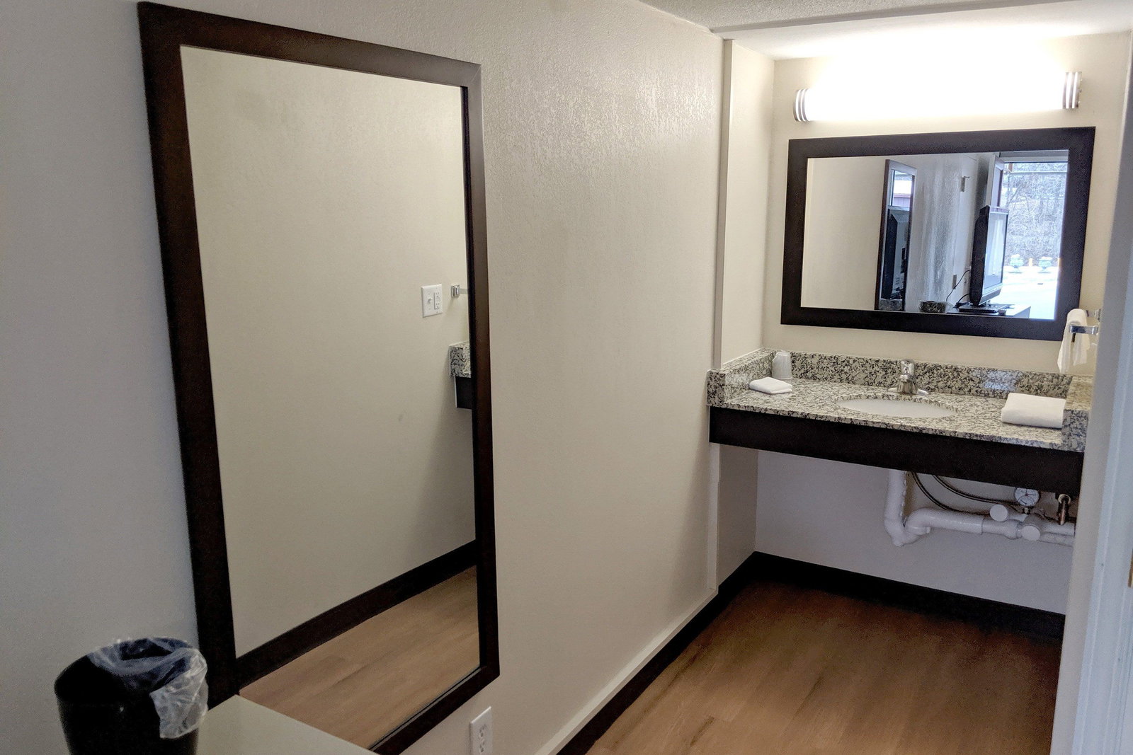 OYO Hotel Moline Downtown IL I-74 North - thumb 8