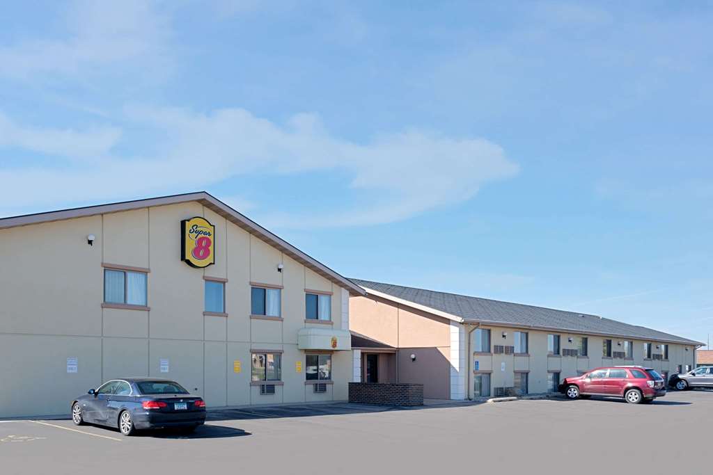 Super 8 Marshall - thumb 1