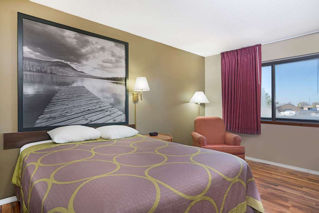 Super 8 Marshall - thumb 4