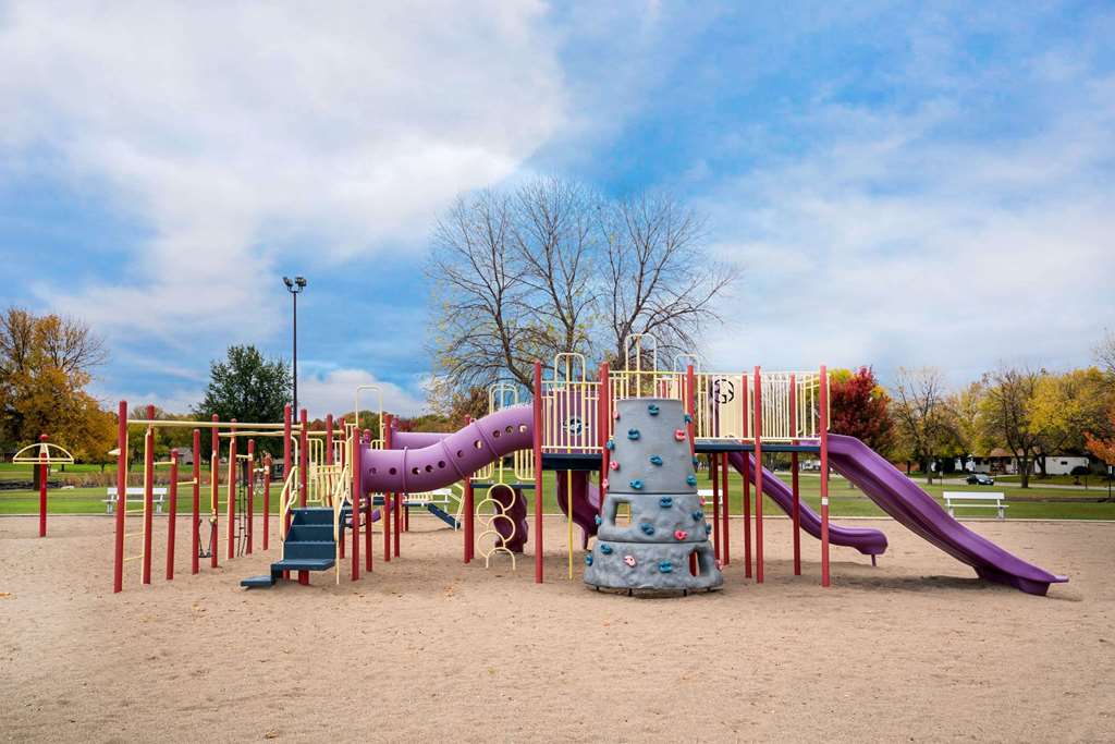 Super 8 Marshall - thumb 10