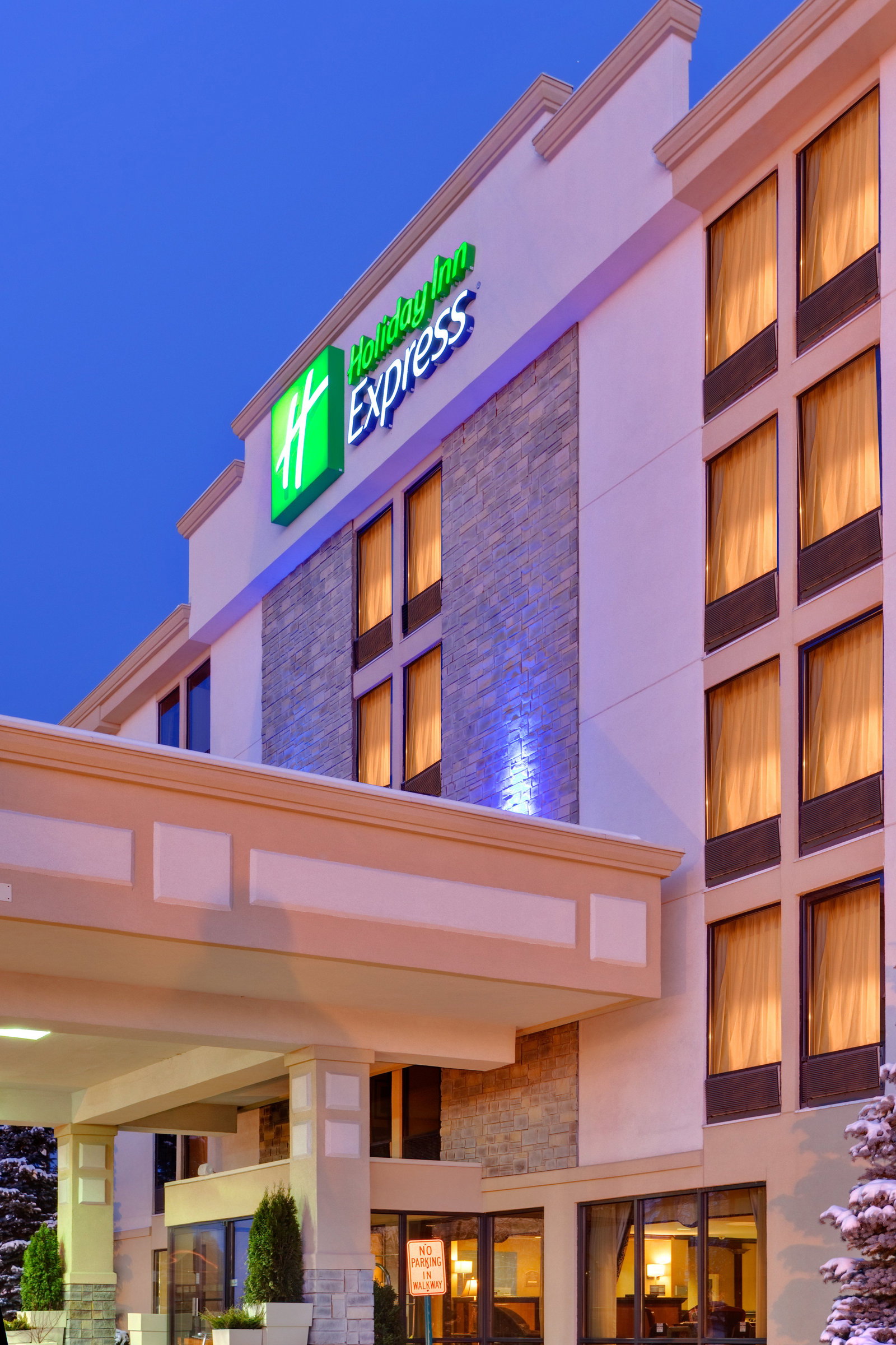 Holiday Inn Express Flint-Campus Area - thumb 1