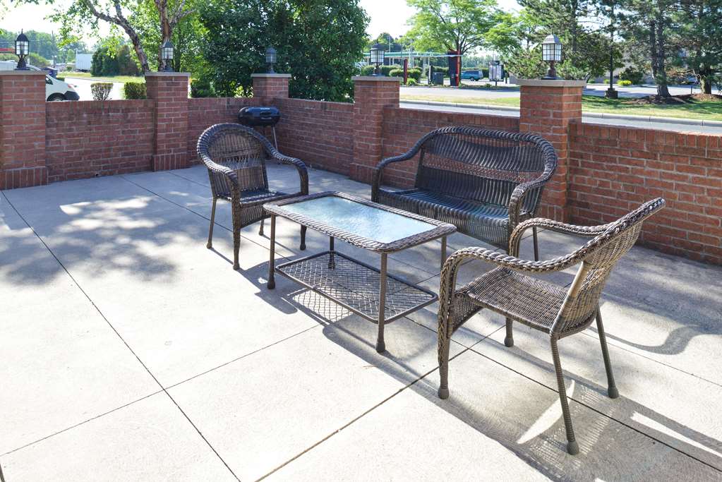 Comfort Inn & Suites North Toledo - thumb 1