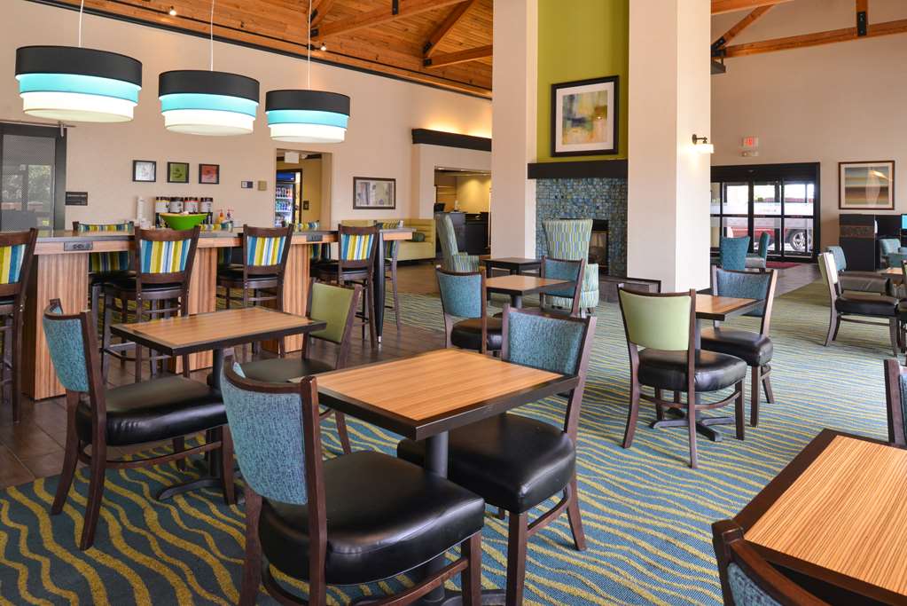 Comfort Inn & Suites North Toledo - thumb 3