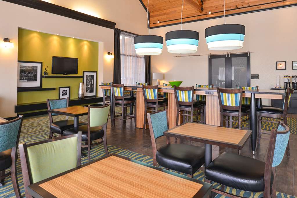 Comfort Inn & Suites North Toledo - thumb 4