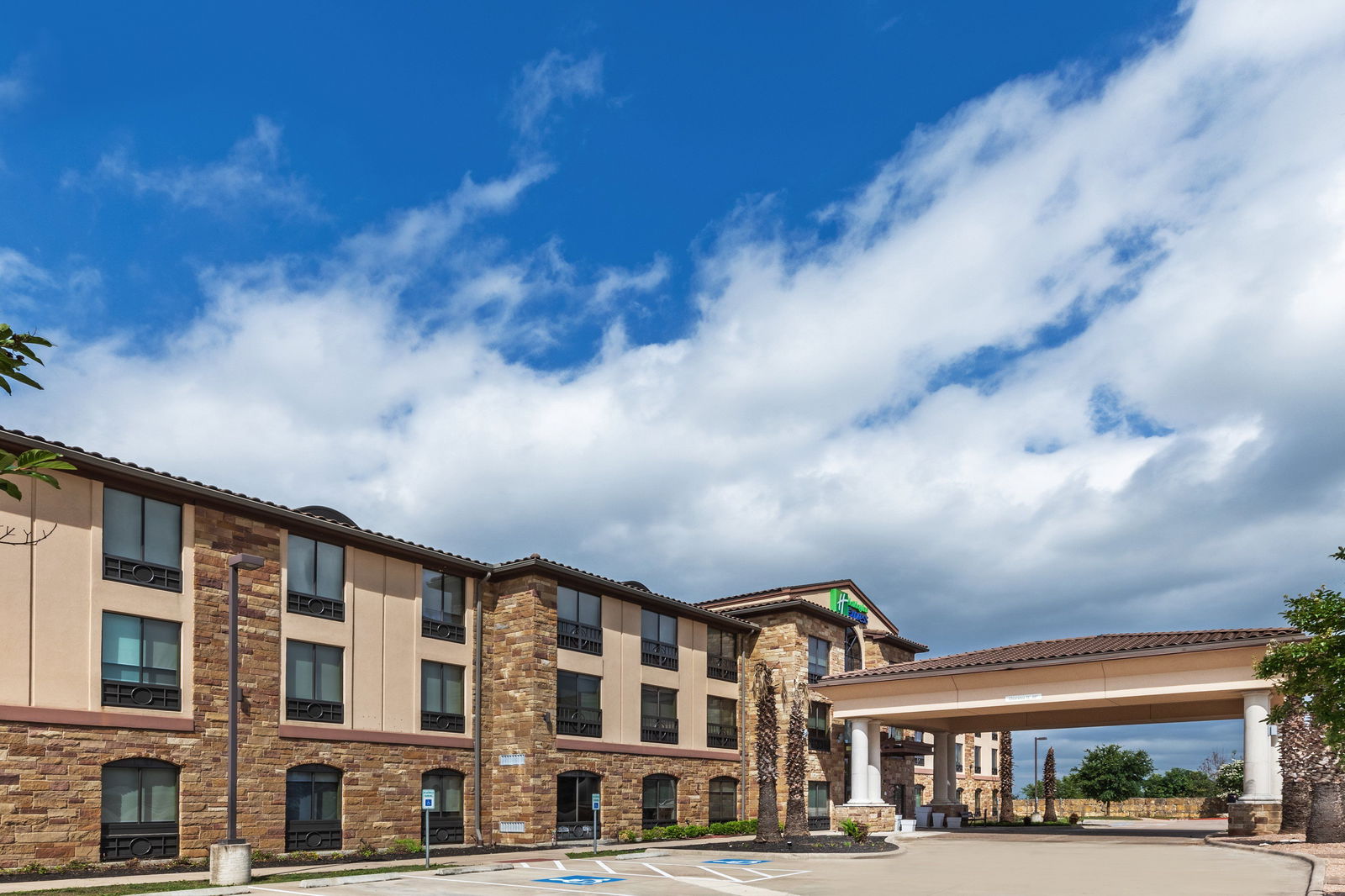 Holiday Inn Express Suites Lakeway - thumb 0