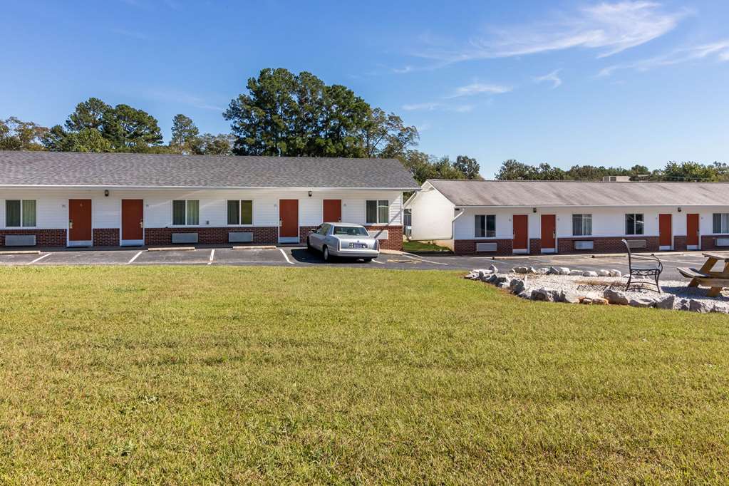 Rodeway Inn & Suites - thumb 1