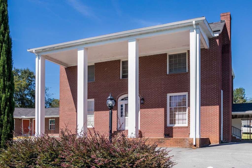 Rodeway Inn & Suites - thumb 2