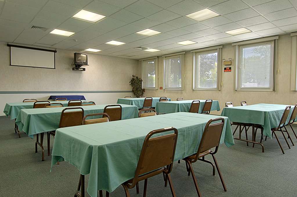 Super 8 Plattsburgh - thumb 13