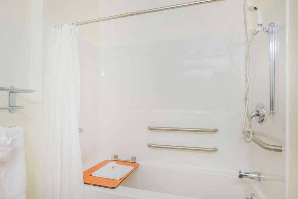 Microtel Inn & Suites Plattsburgh - thumb 5