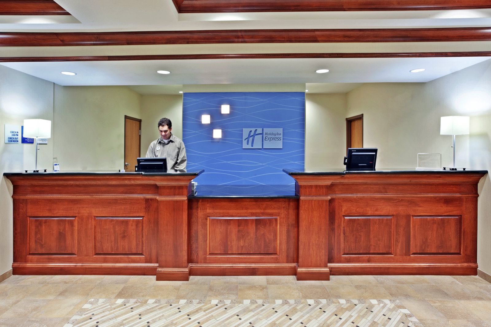 Holiday Inn Express Hotel & Suites - thumb 3