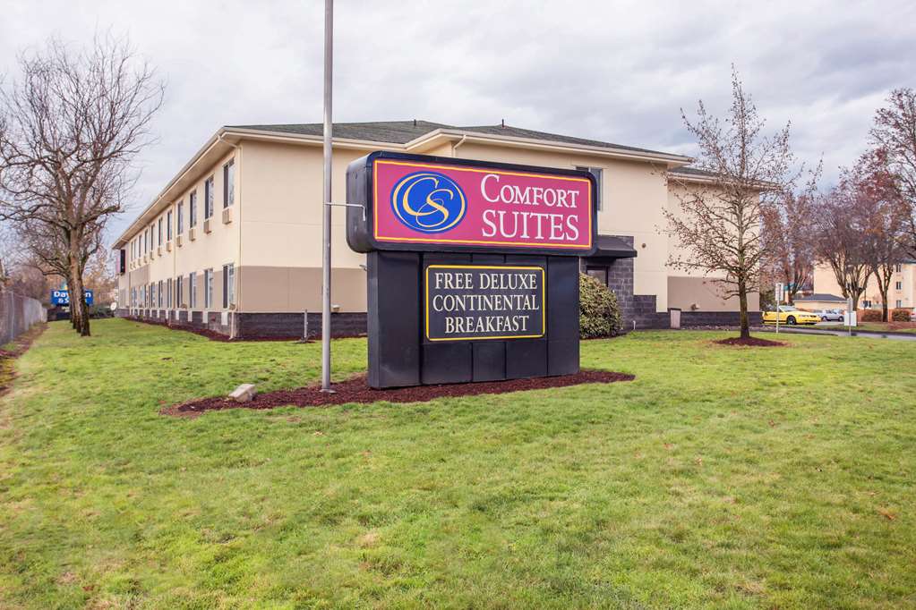 Comfort Suites Near Vancouver Mall - thumb 1