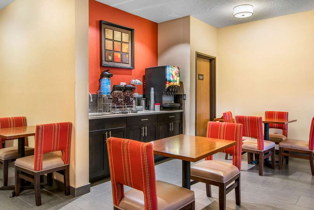 Comfort Suites Near Vancouver Mall - thumb 10