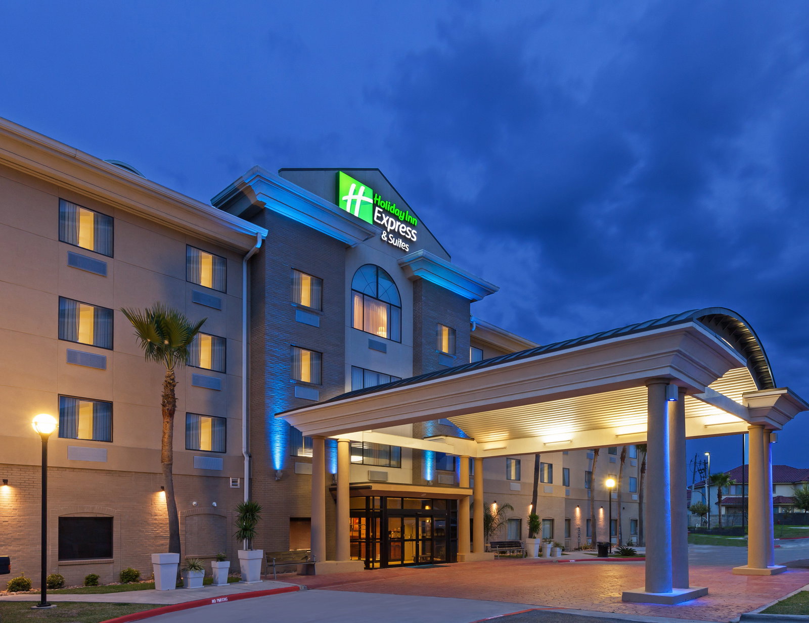 Holiday Inn Express Hotel & Suites - thumb 2