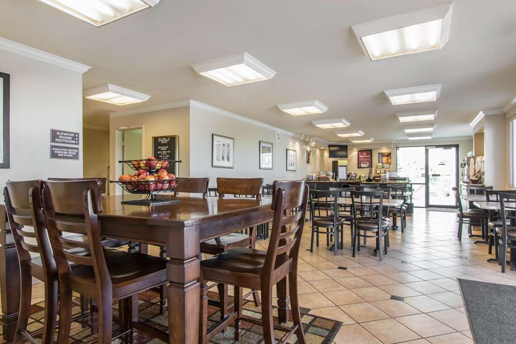 Econo Lodge Inn & Suites, Joplin - thumb 11