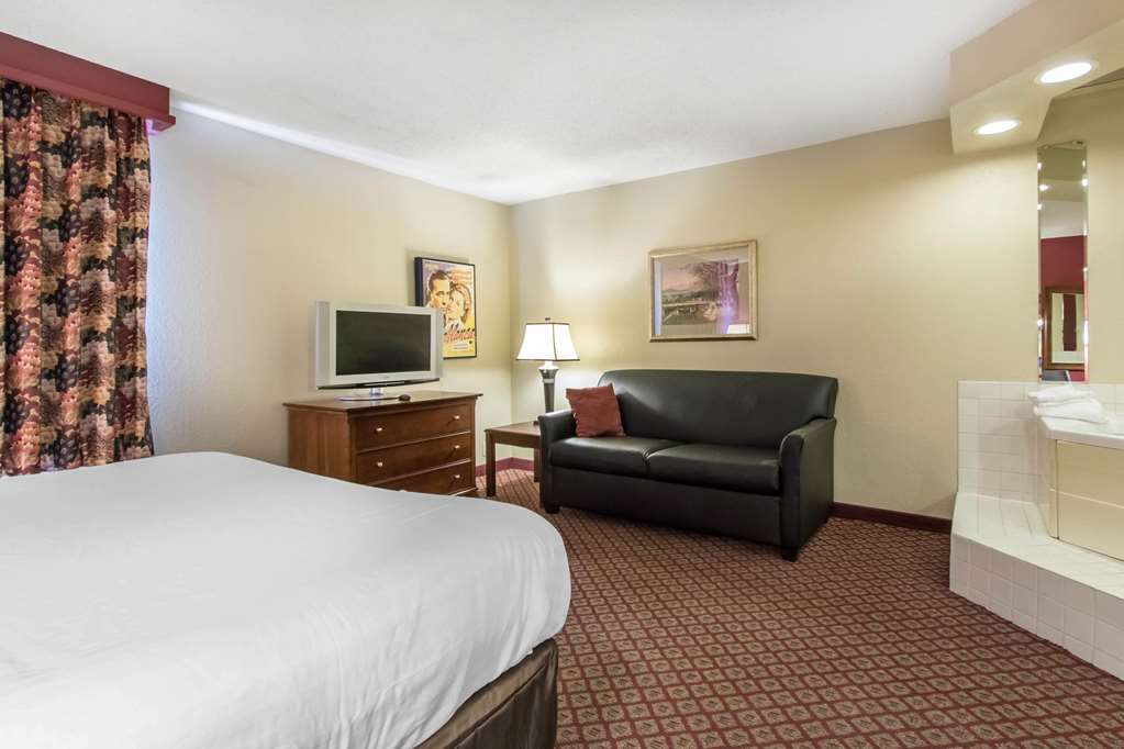 Econo Lodge Inn & Suites, Joplin - thumb 16
