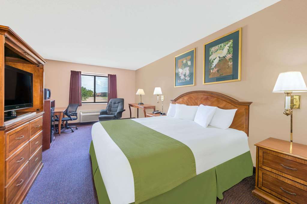 Baymont Inn & Suites Enid - thumb 9