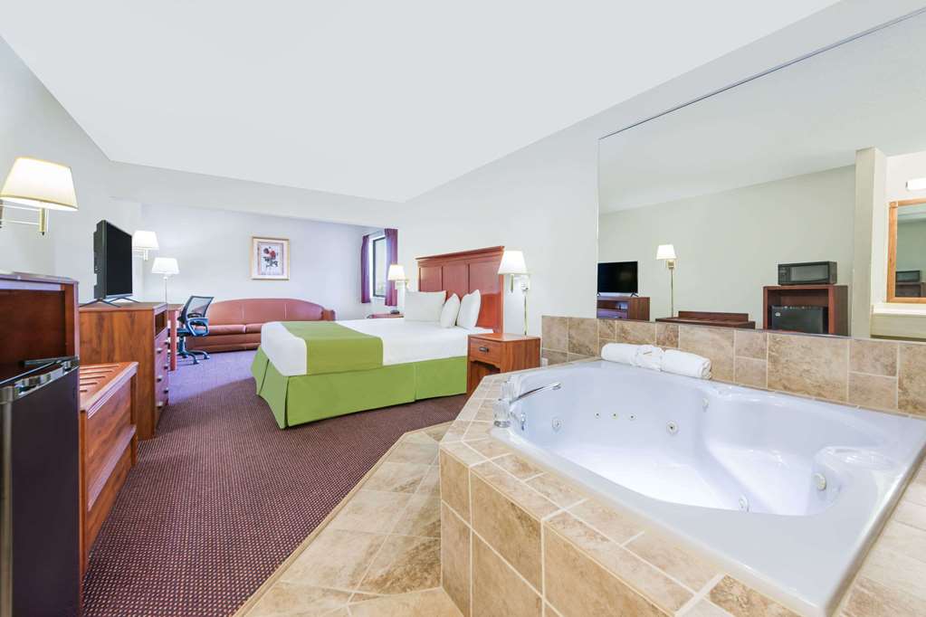 Baymont Inn & Suites Enid - thumb 10