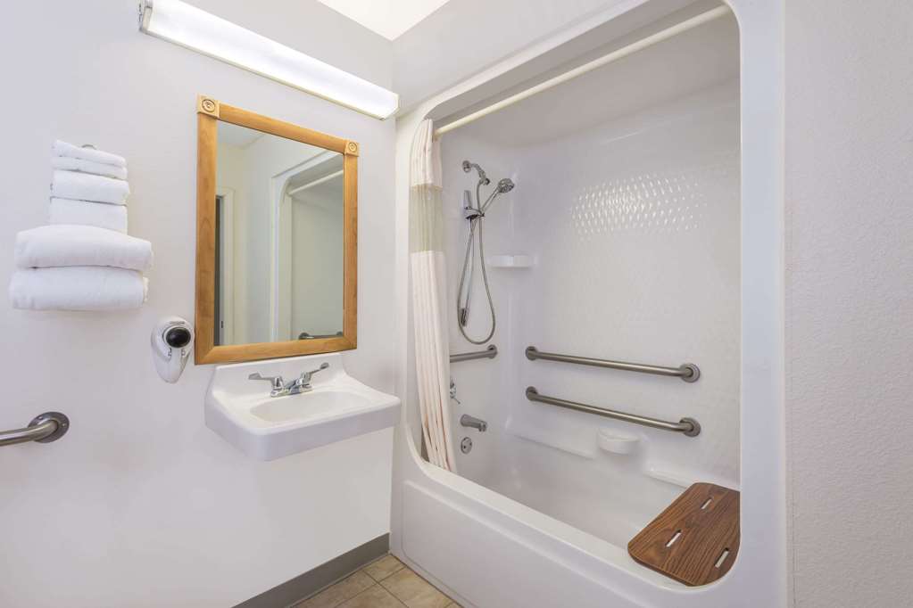 Baymont Inn & Suites Enid - thumb 11