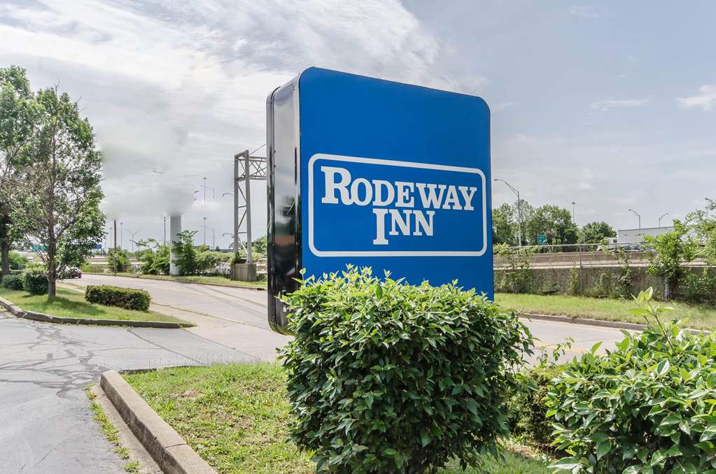 Rodeway Inn - thumb 1