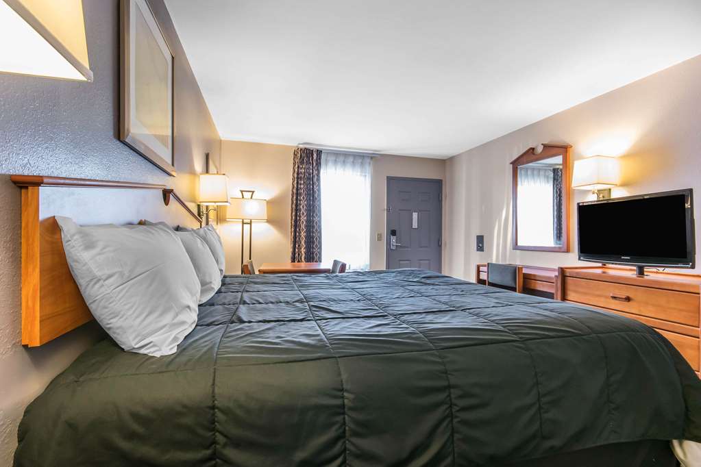 Rodeway Inn - thumb 16