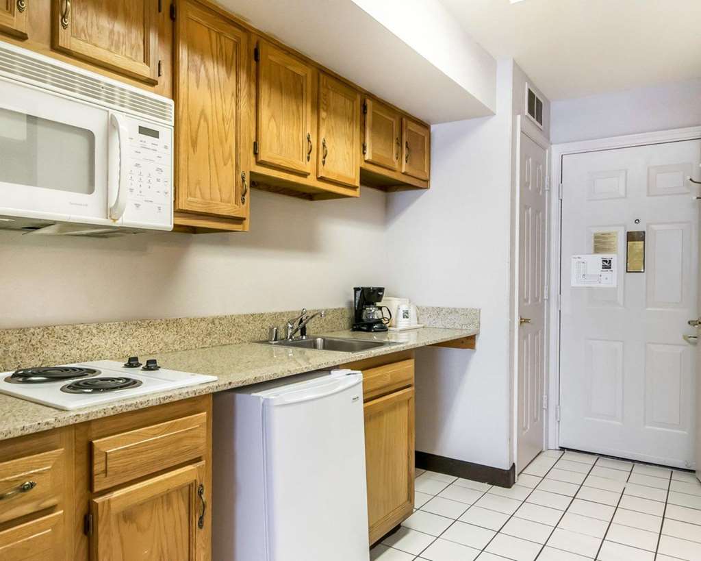 Quality Inn & Suites University/Airport - thumb 14