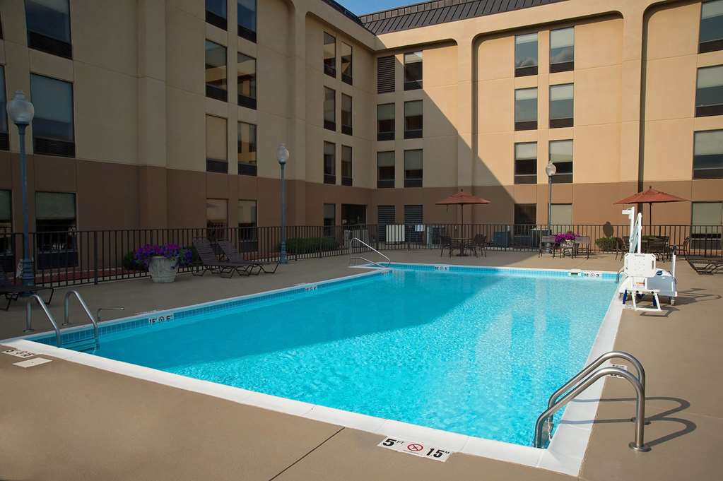 Hampton Inn Louisville Airport - thumb 9