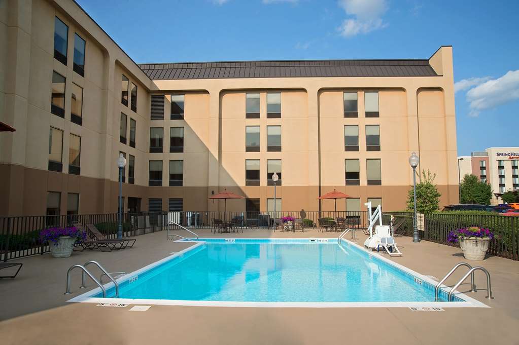 Hampton Inn Louisville Airport - thumb 10