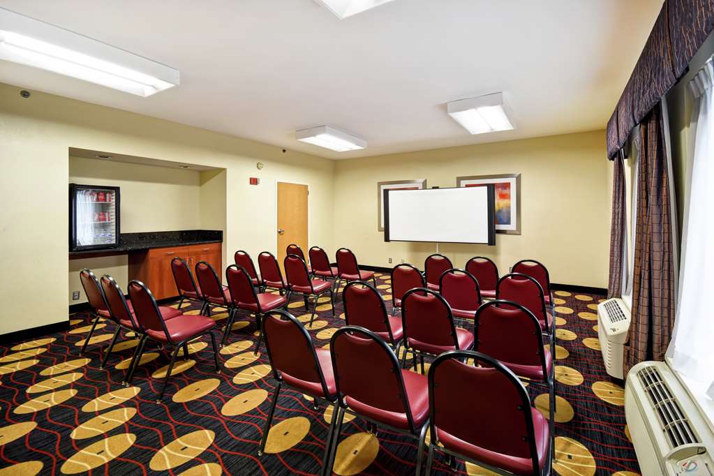 Hampton Inn Louisville Airport - thumb 11