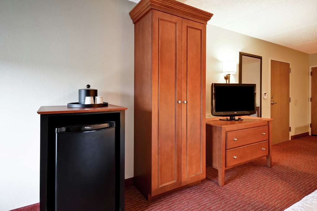 Hampton Inn Louisville Airport - thumb 17