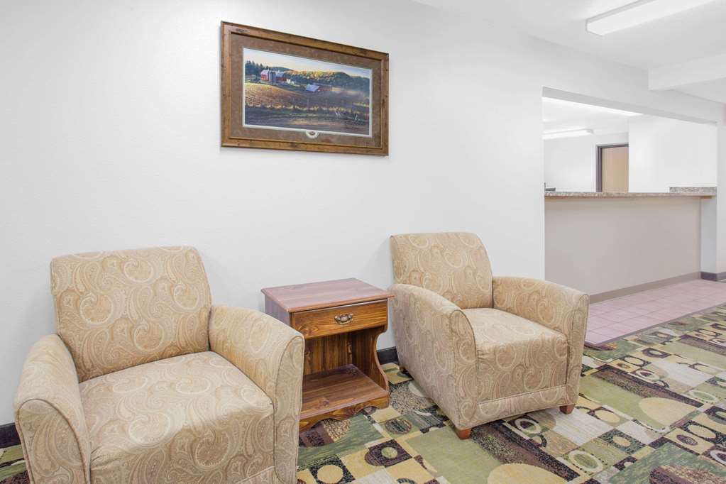 Super 8 Independence - thumb 2