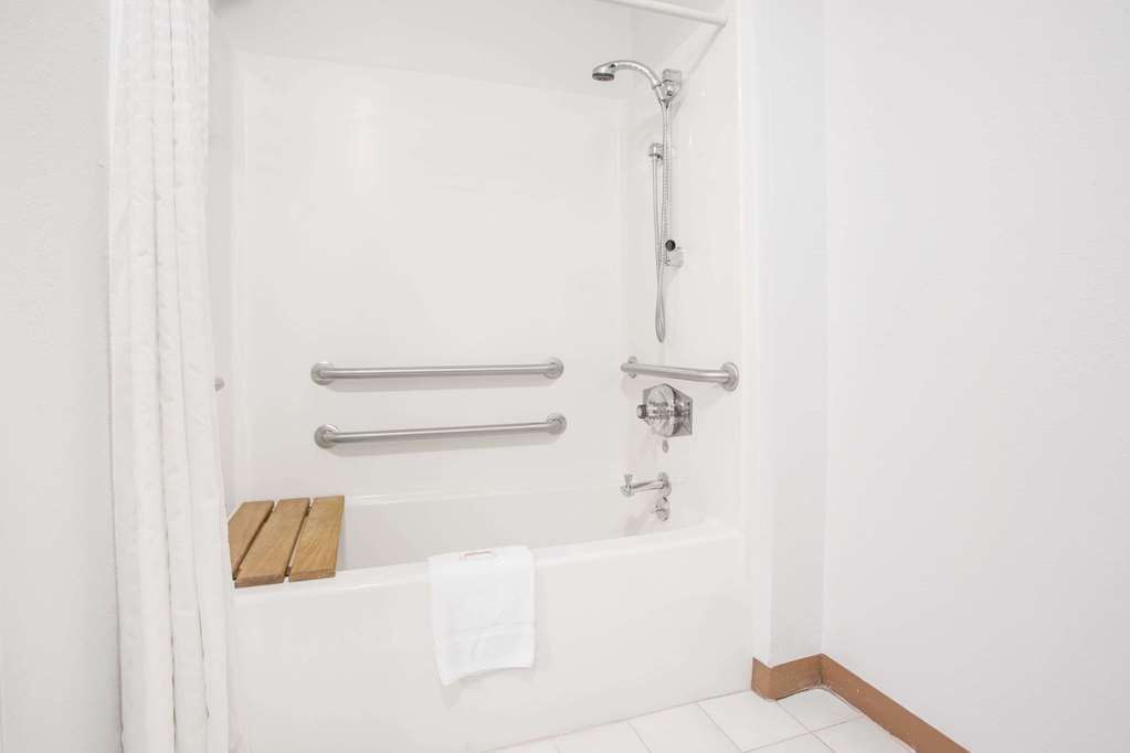 Super 8 Independence - thumb 5