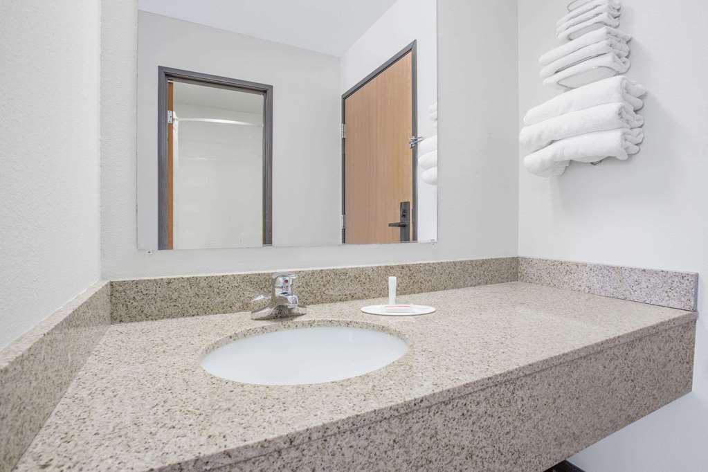 Super 8 Independence - thumb 9