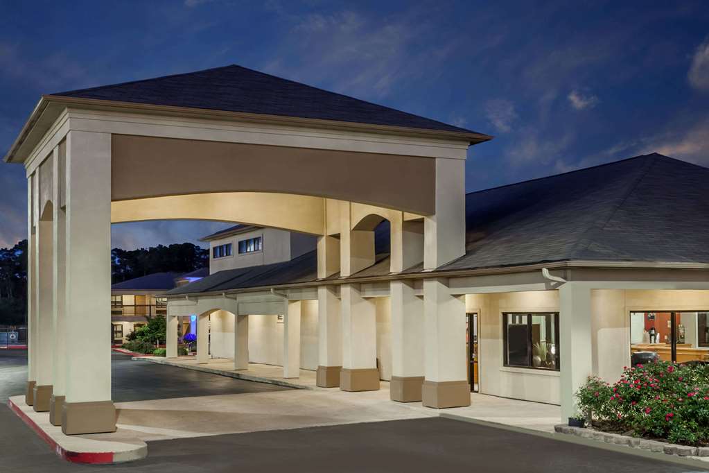 Days Inn & Suites Huntsville - thumb 0
