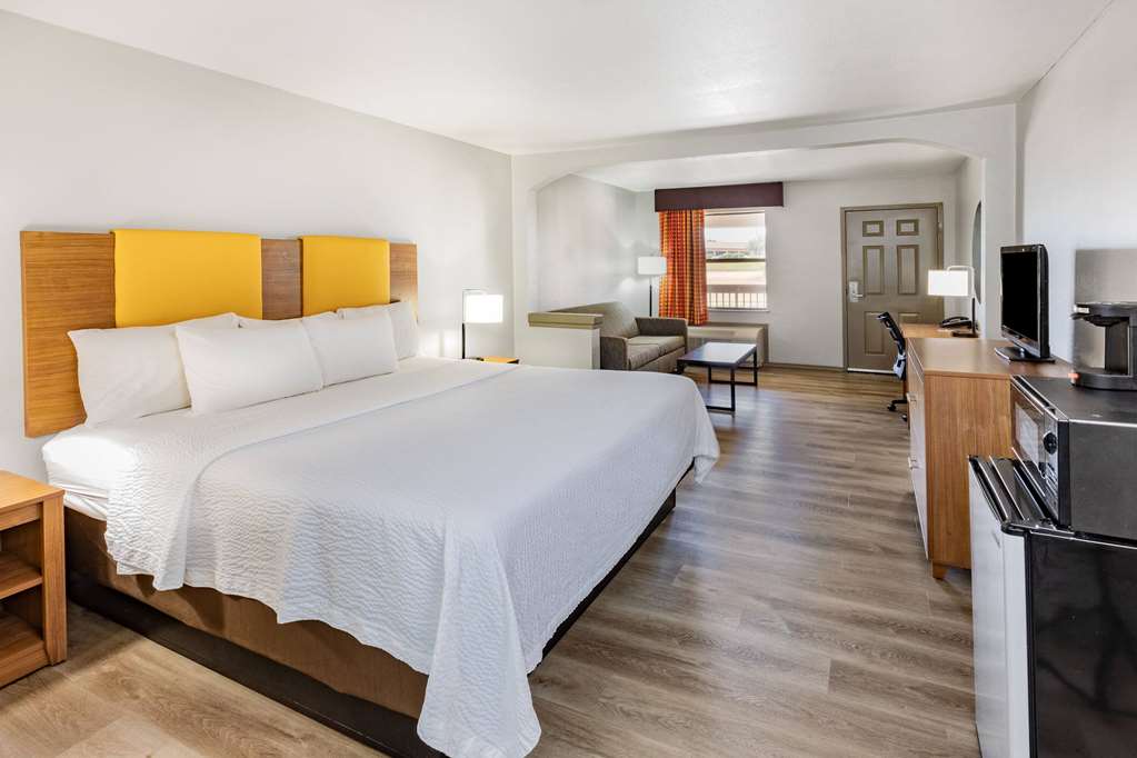 Days Inn & Suites Huntsville - thumb 7