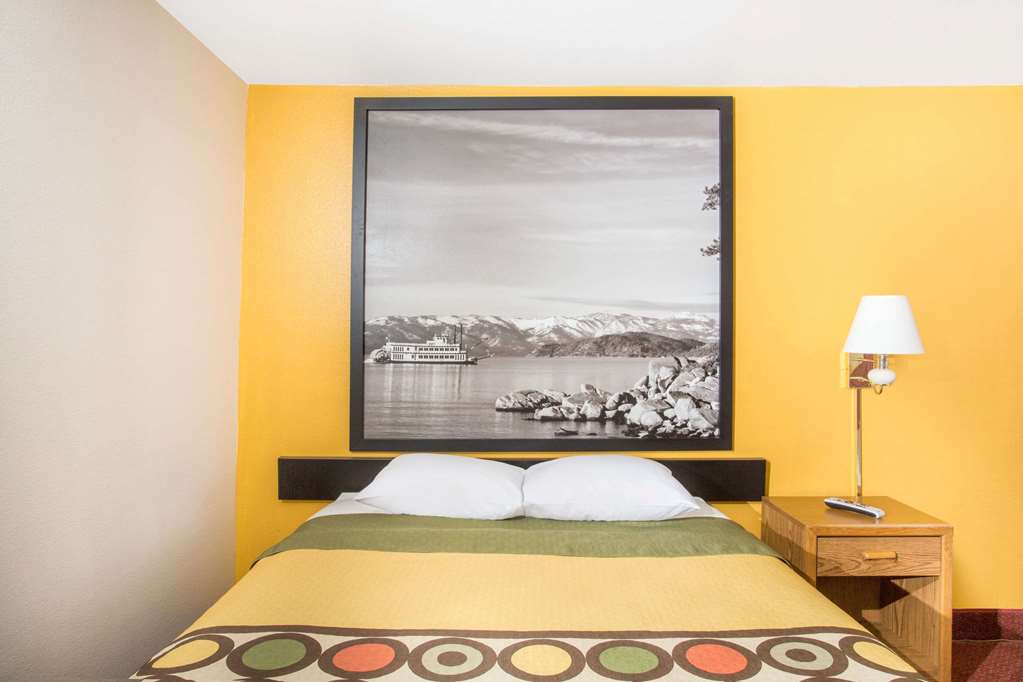 Super 8 Elko - thumb 8