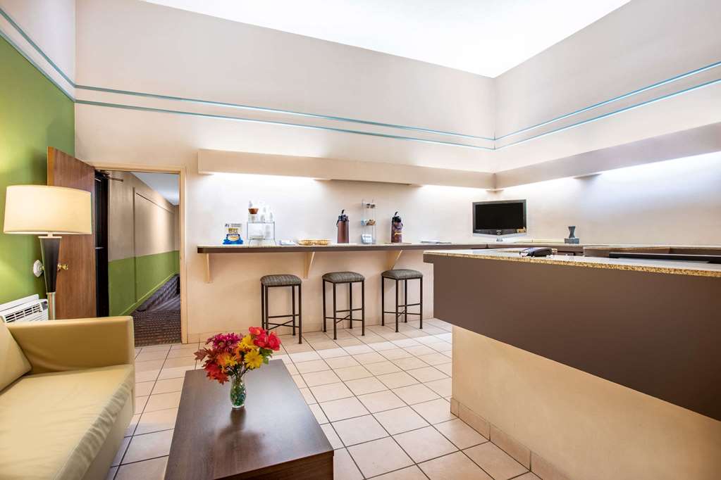 Super 8 Craig - thumb 3