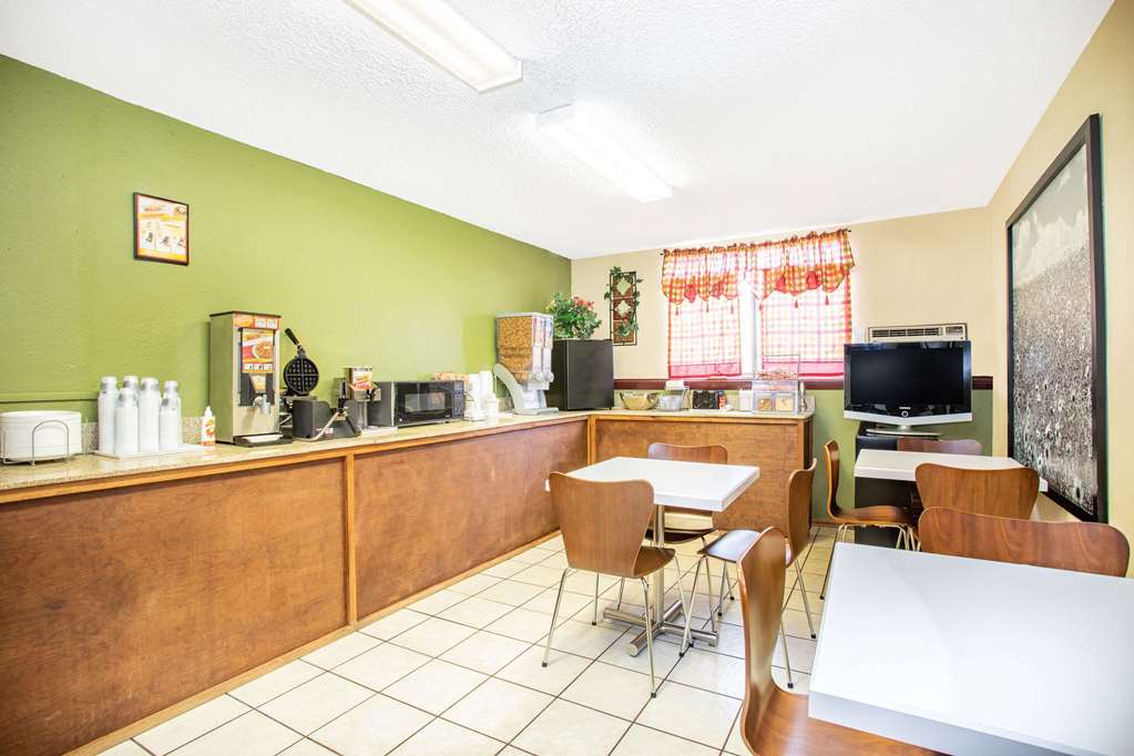 Super 8 Craig - thumb 12