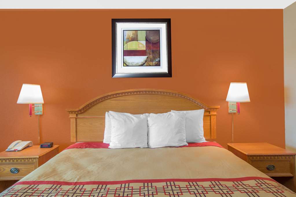 Days Inn Monroe - thumb 12