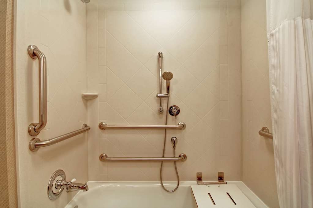 Hilton Garden Inn Woodbridge - thumb 7