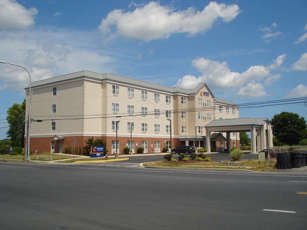 Comfort Inn & Suites - thumb 0