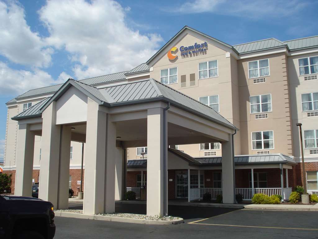 Comfort Inn & Suites - thumb 1
