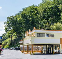 Days Inn by Wyndham Pittsburgh - Tourism House