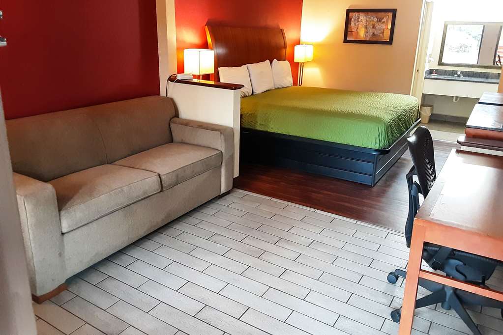 Econo Lodge Inn & Suites - thumb 8