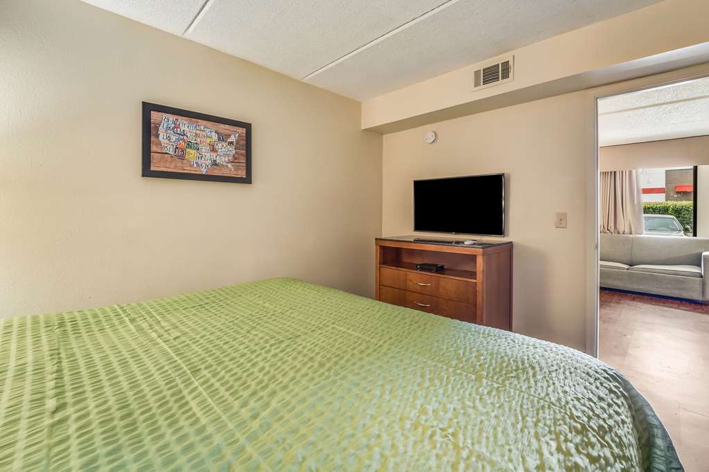 Econo Lodge Inn & Suites - thumb 14